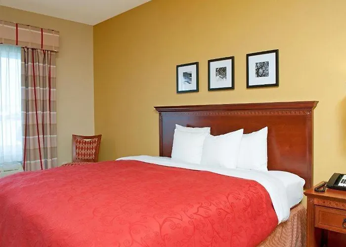 Country & By Radisson, Bloomington-normal Airport, Il 4*