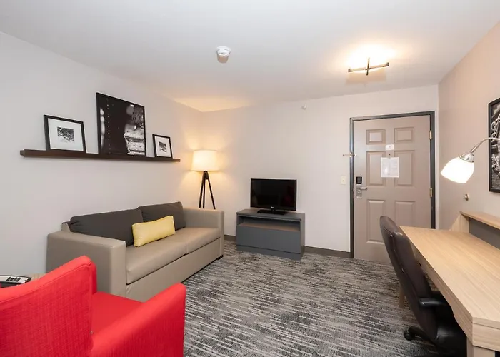 Country & By Radisson, Bloomington-normal Airport, Il Hotel