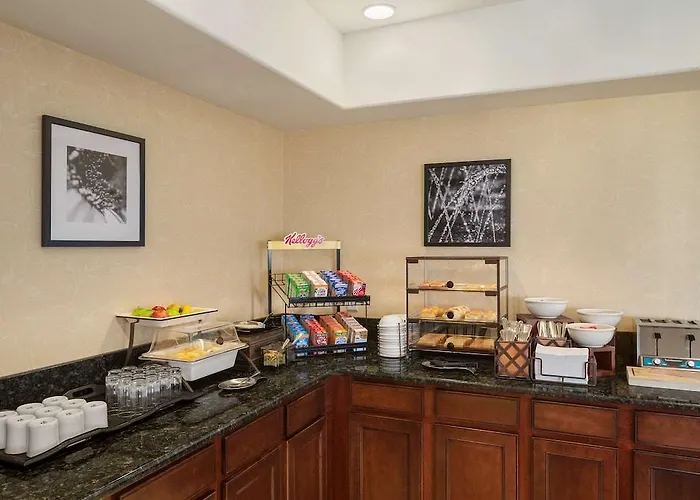 Country & By Radisson, Bloomington-normal Airport, Il Hotel