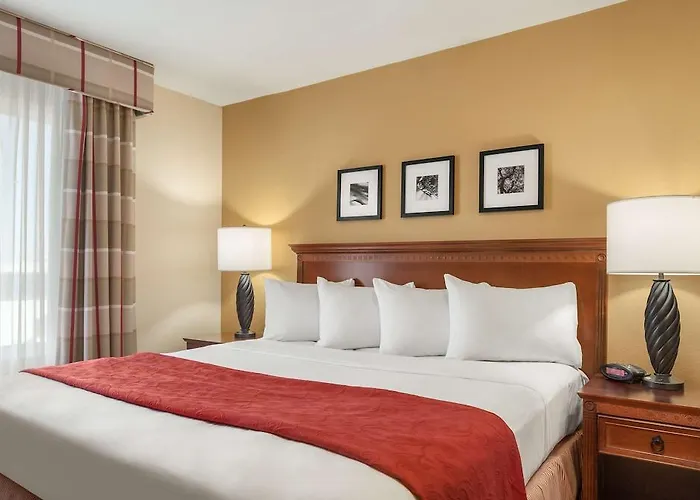 Country & By Radisson, Bloomington-normal Airport, Il Hotel 4*