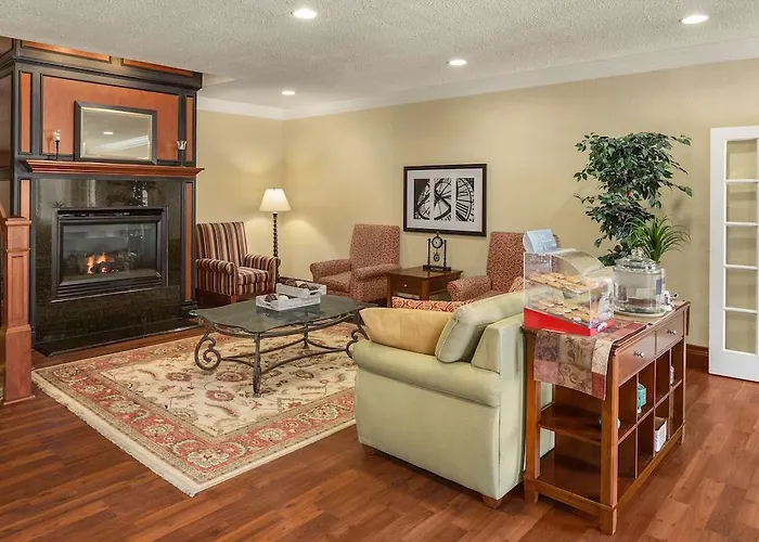 Country & By Radisson, Bloomington-normal Airport, Il 4*