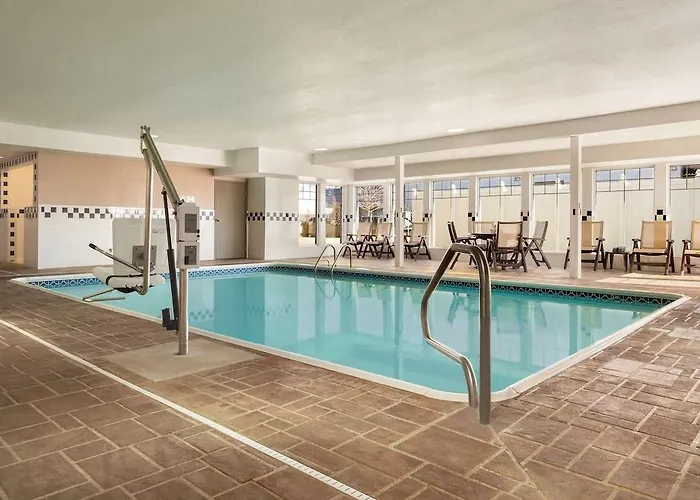 Country & By Radisson, Bloomington-normal Airport, Il Hotel 4*