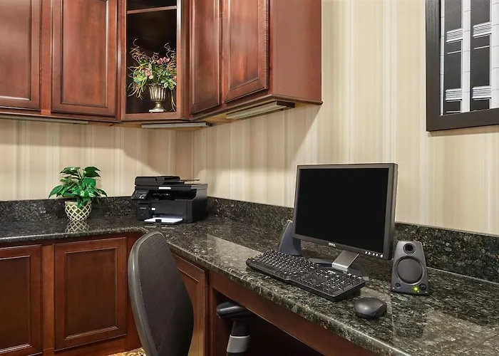 Country & By Radisson, Bloomington-normal Airport, Il 4* Bloomington