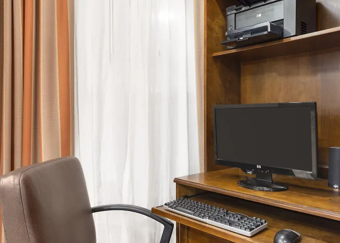 Country & By Radisson, Bloomington-normal Airport, Il 4* Bloomington