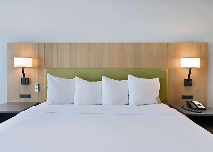 Country & By Radisson, Bloomington-normal Airport, Il Hotel 4*