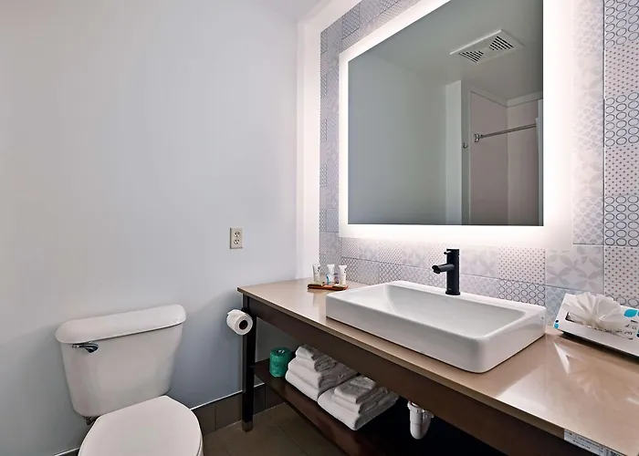 Country & By Radisson, Bloomington-normal Airport, Il 4*