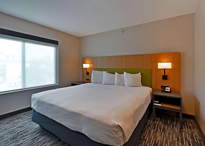 Country & By Radisson, Bloomington-normal Airport, Il 4*