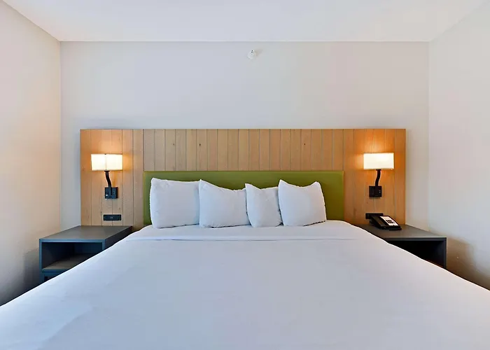 Country & By Radisson, Bloomington-normal Airport, Il Hotel 4*