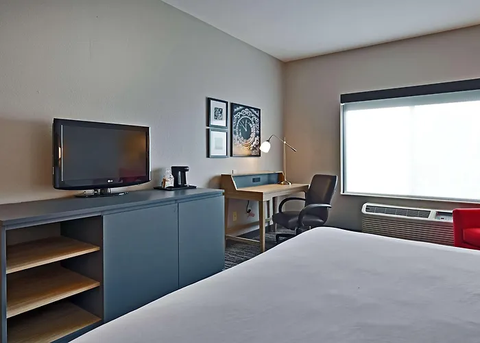 Country & By Radisson, Bloomington-normal Airport, Il Hotel