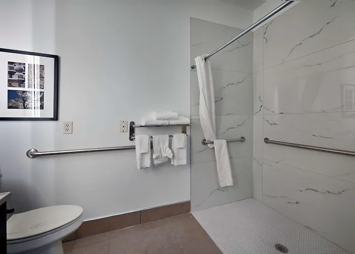Country & By Radisson, Bloomington-normal Airport, Il Hotel