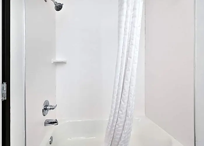 Country & By Radisson, Bloomington-normal Airport, Il 4* Bloomington