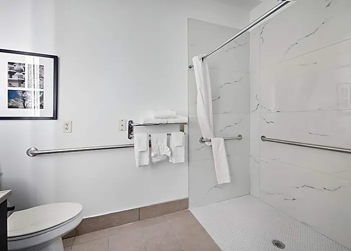 Hotel Country & By Radisson, Bloomington-normal Airport, Il