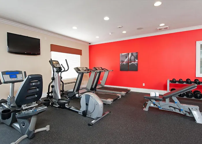 Country & By Radisson, Bloomington-normal Airport, Il 4*